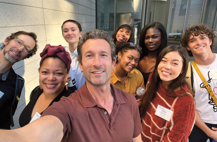 Aaron Lazar selfie with Duke students 